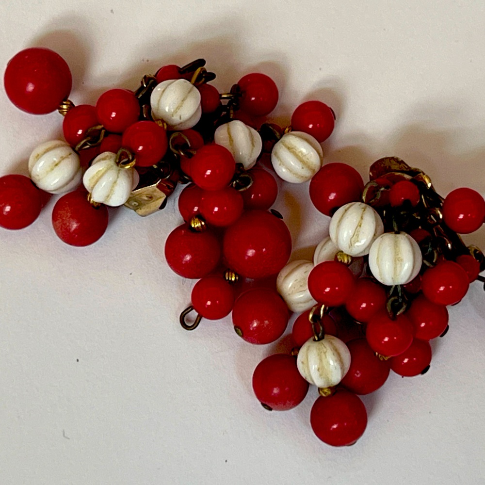 Vintage MARVELLA beaded cluster clip on earrings patriotic boho MCM statement